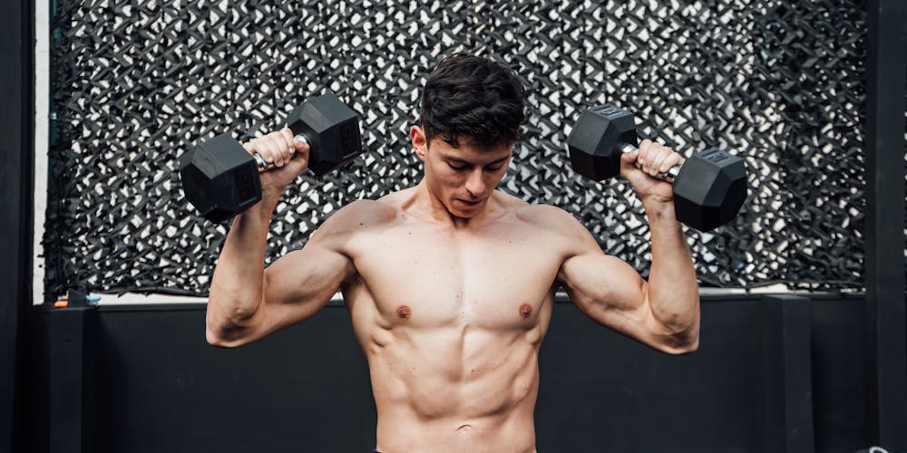 Ejercicios para fortalecer los hombros en el gimnasio